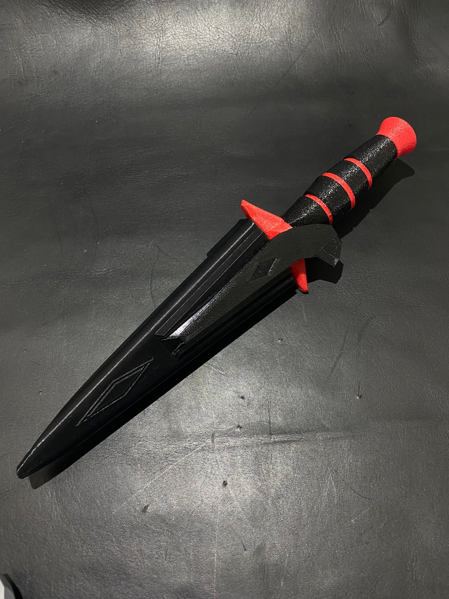 Reverse red marble/black claw