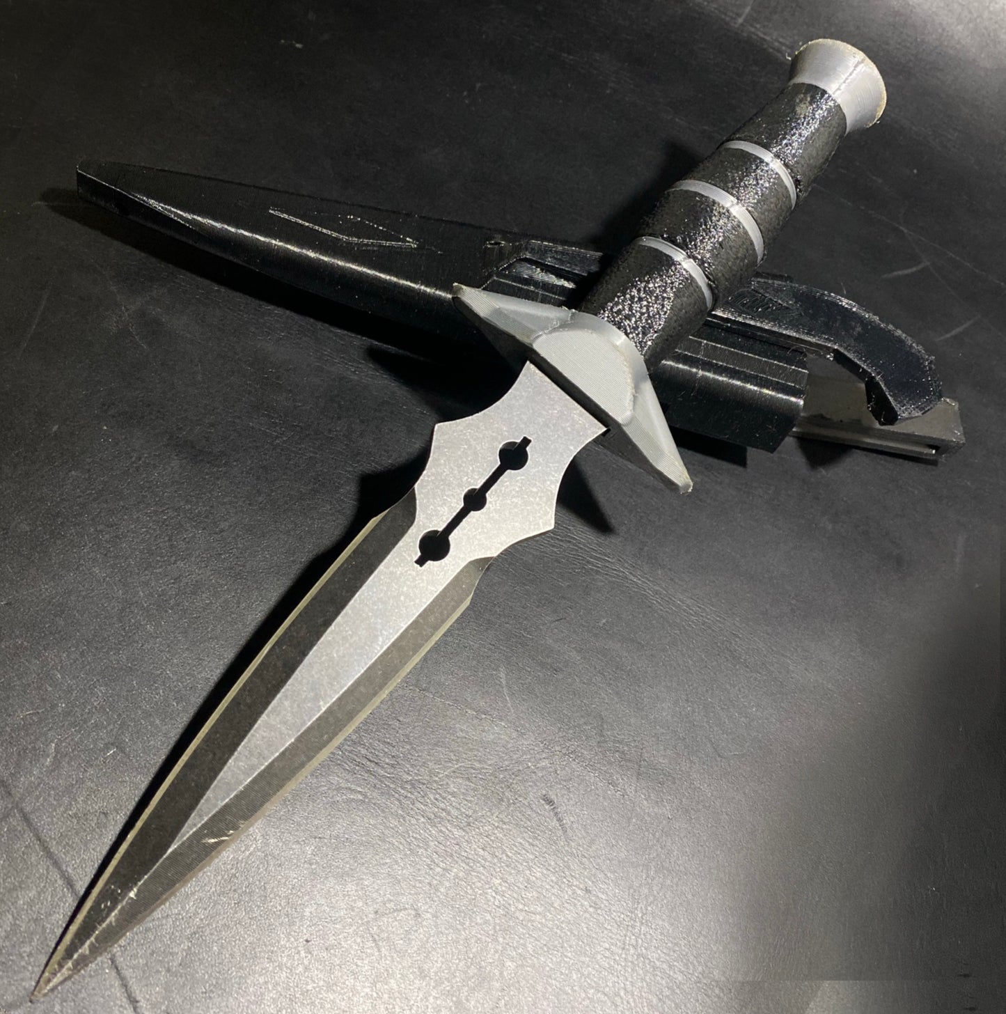 Reverse black marble/black claw