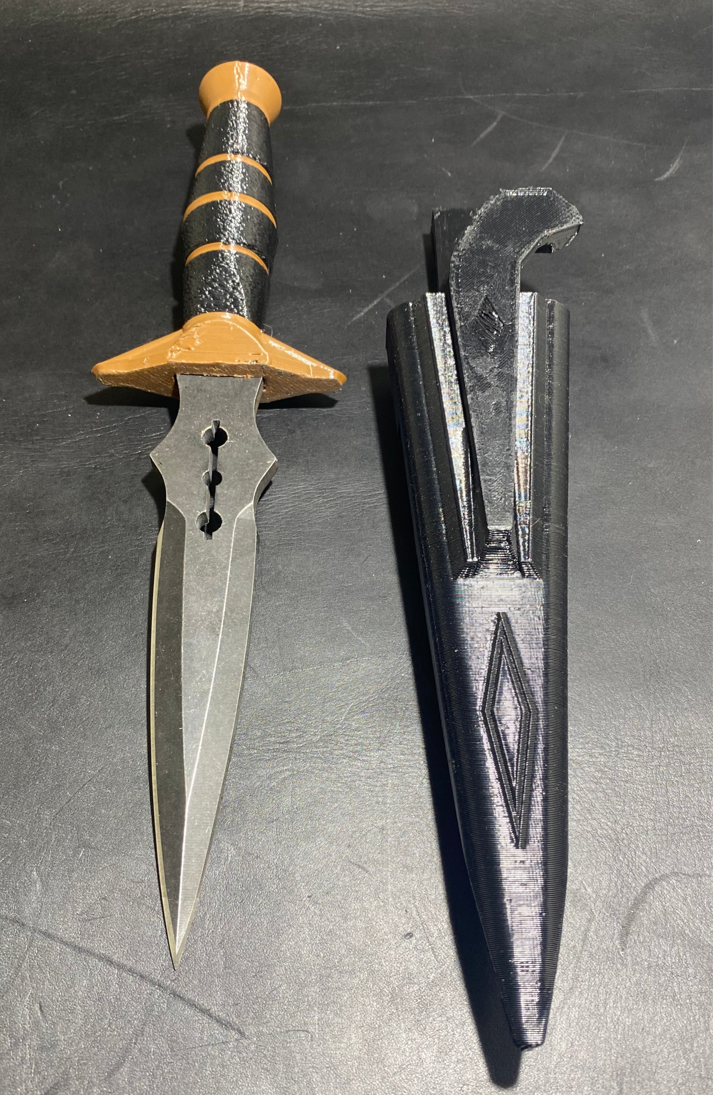 Reverse brown marble/black claw