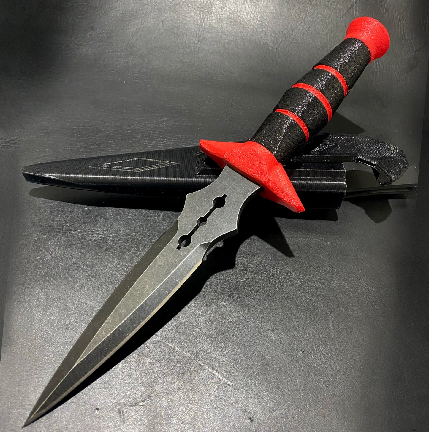 Reverse red marble/black claw