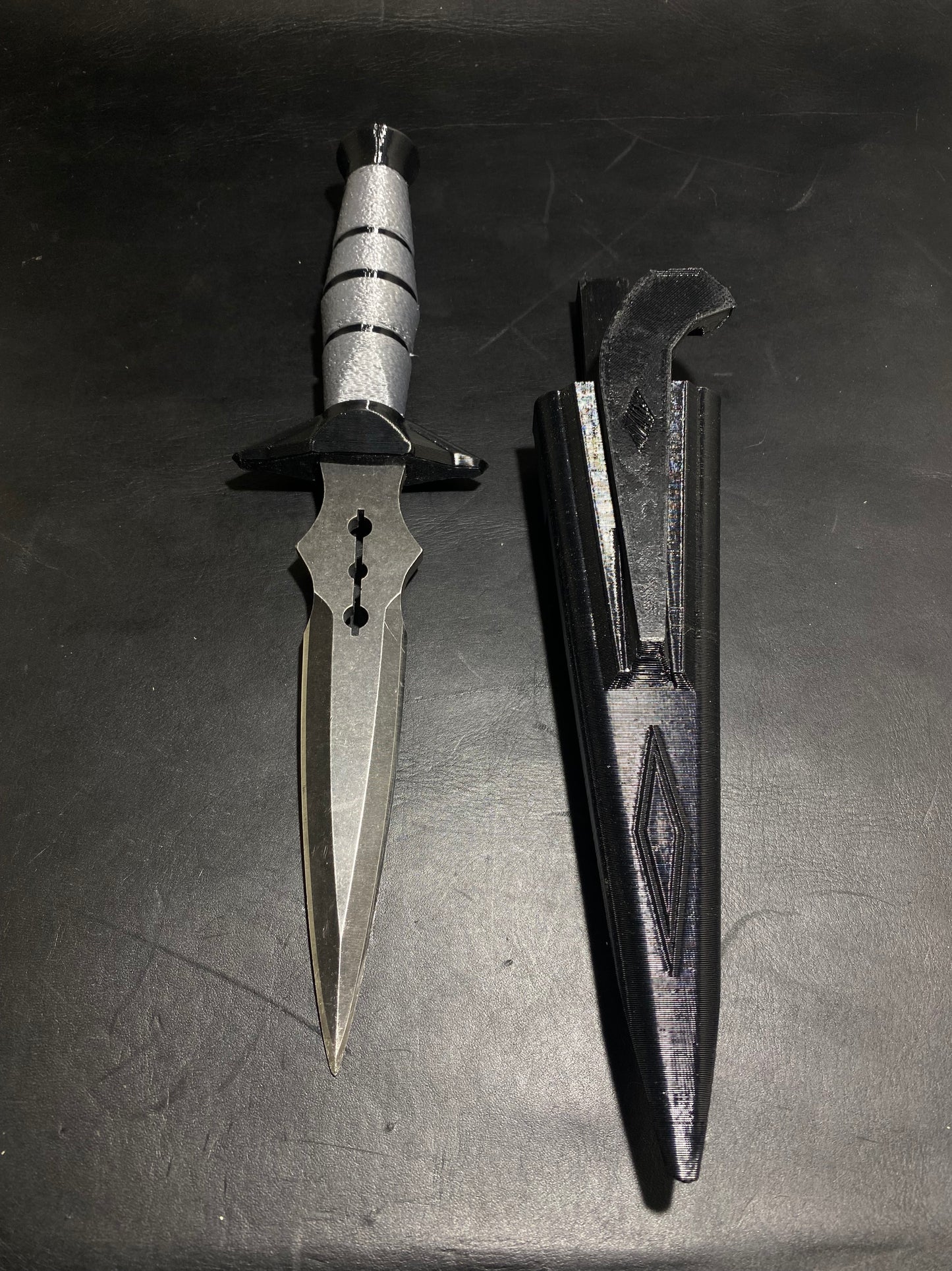 Gray marble/black claw