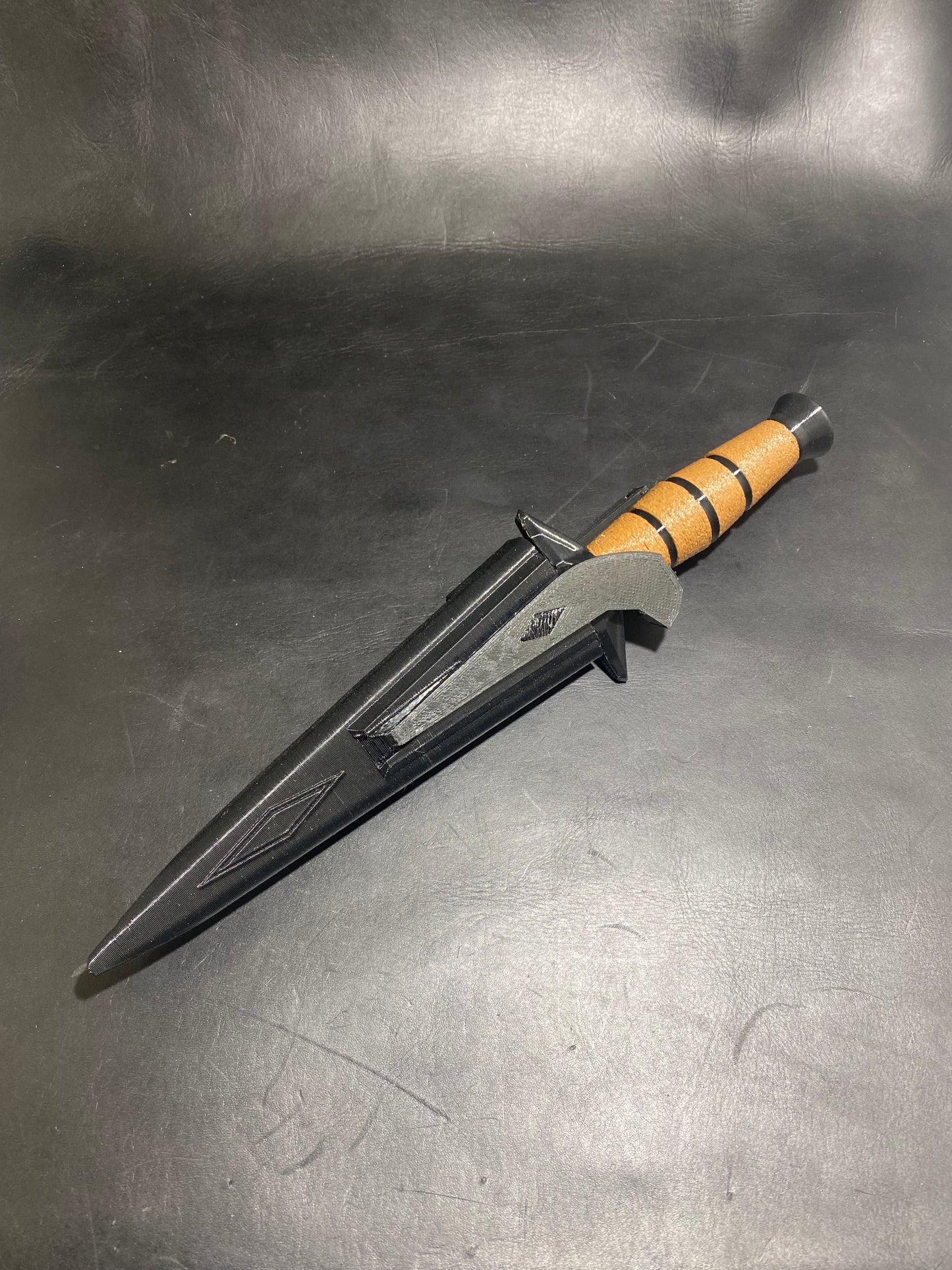 Brown marble/black claw