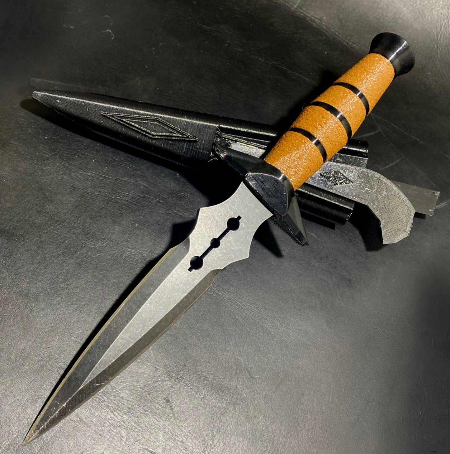 Brown marble/black claw